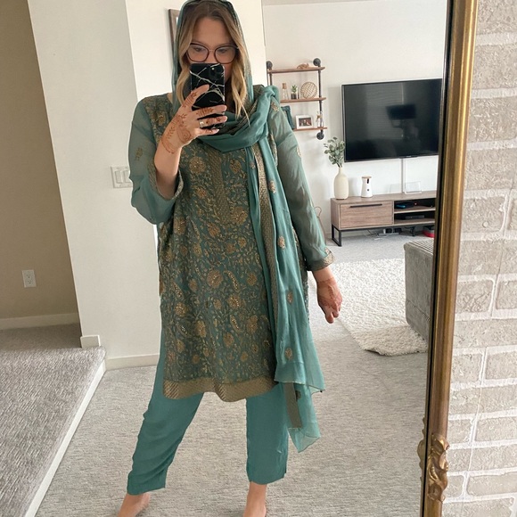 Indian Suit- Top, scarf, pants - Picture 1 of 1